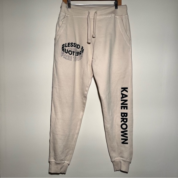 Kane Brown Blessed and Free Tour Set in Cream - Picture 14 of 15